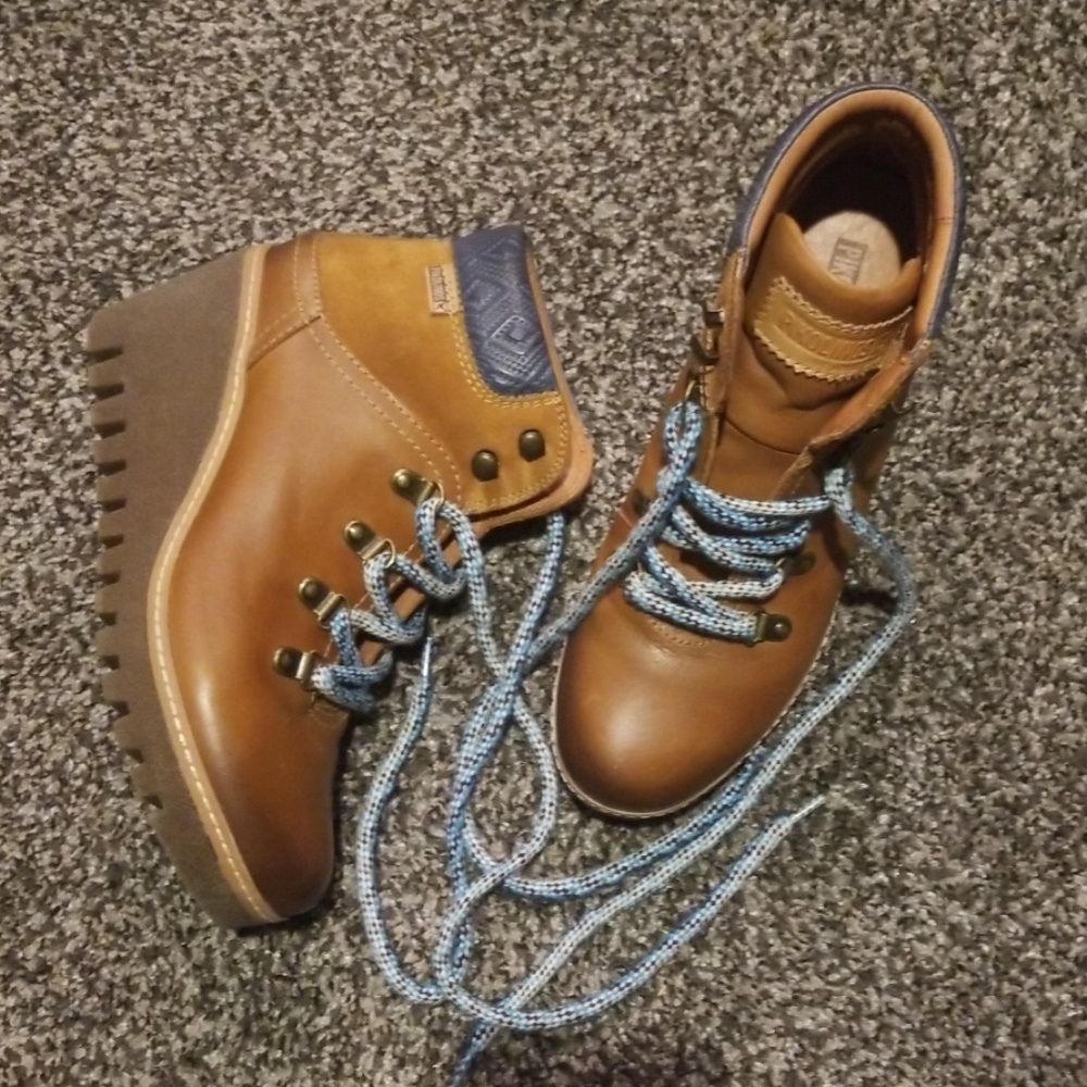 Pikolinos wedge booties